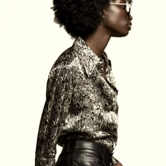 ZARA A Sexy, satiny, silky, snake print statement shirt with collar & cuffs ❣️ - Picture 7 of 8